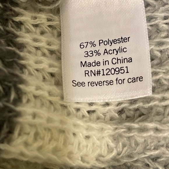 ❤️SO Crewneck , Shirt tail hem , gray, white , stripe’s sweater , NWT. Size xs - Picture 6 of 7